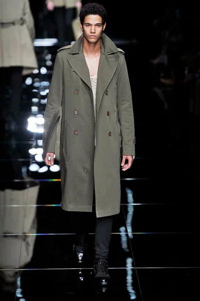 Look 16